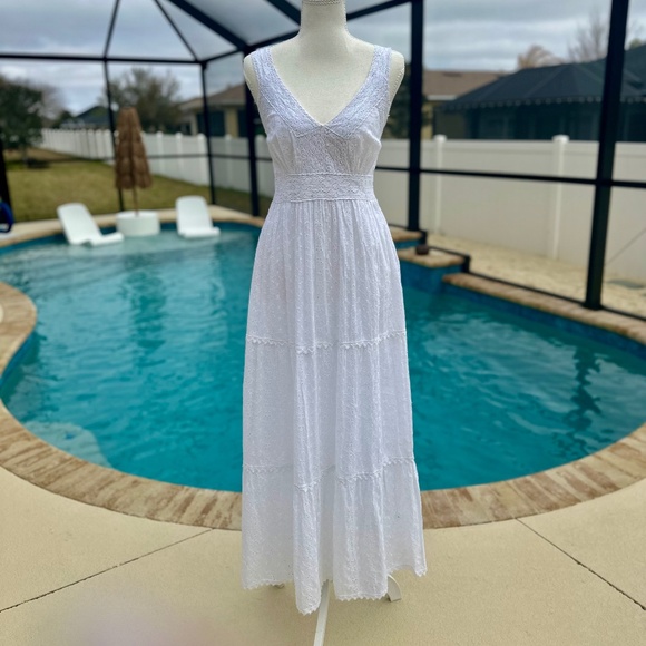 Magic Dresses & Skirts - Magic, Sleeveless Eyelet Embroidered Tiered Maxi Dress, Size M